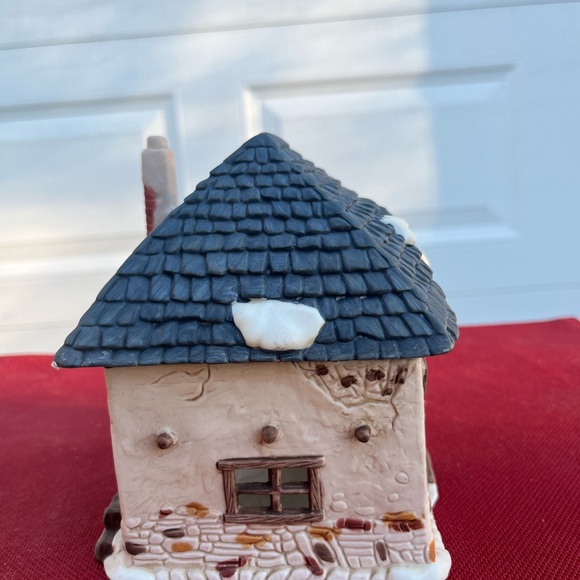 Vintage Heritage Village Porcelain  Candle Shop - Dickens Village Collection - Picture 7 of 8